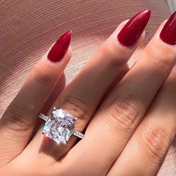 👑WOMEN’S LUXURIOUS SQUARE DIAMOND RING! - Picture 3 of 4